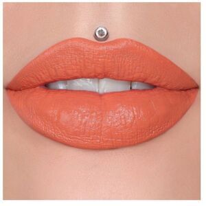 JEFFREE STAR COSMETICS
Velvet Trap Lipstick in Wyoming iced tea